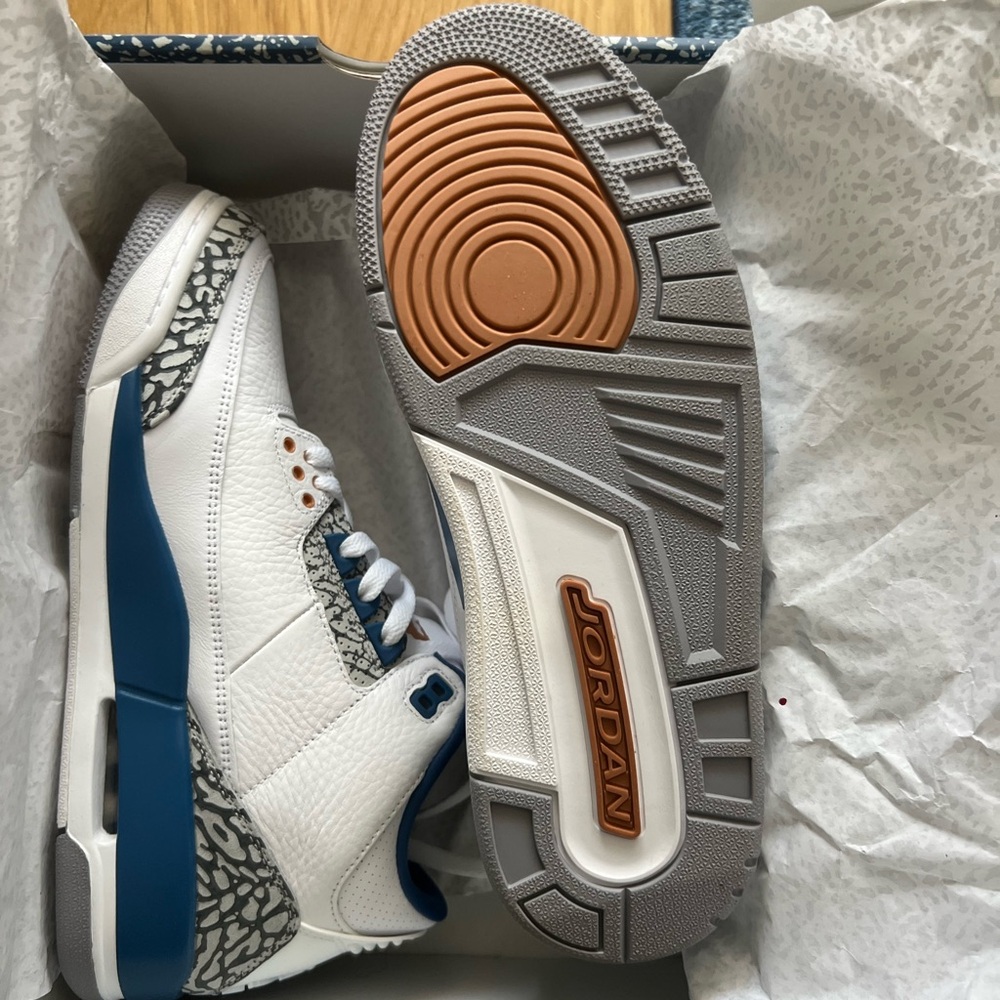 Nike Air Jordan 3s Retro New in Box Blue and White - Picture 2 of 5